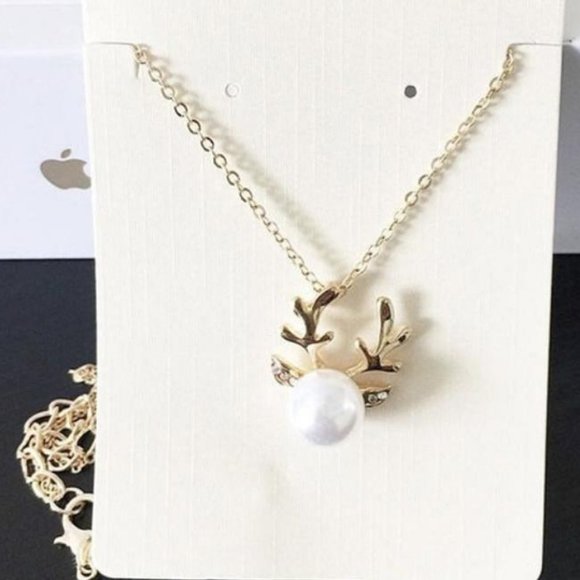 Pearl Deer Necklace (Gold) - Picture 4 of 6